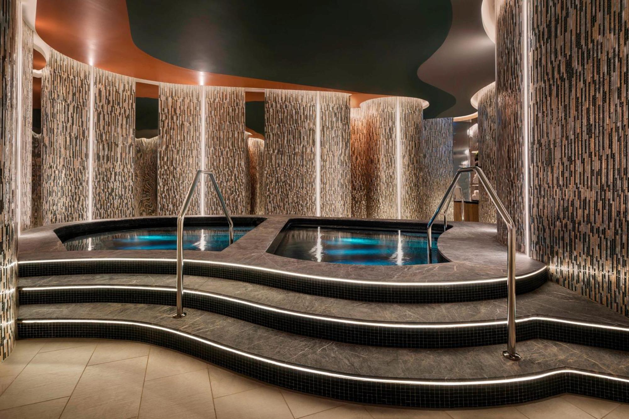 W Brisbane Hotel Bagian luar foto The spa at The Ivy Spa